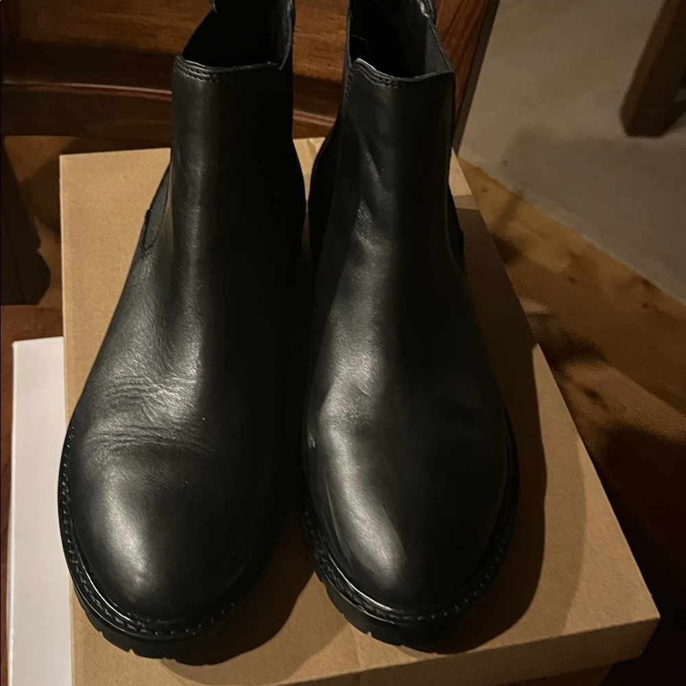 Steve Madden Black Leather Ankle Boots - Picture 2 of 2